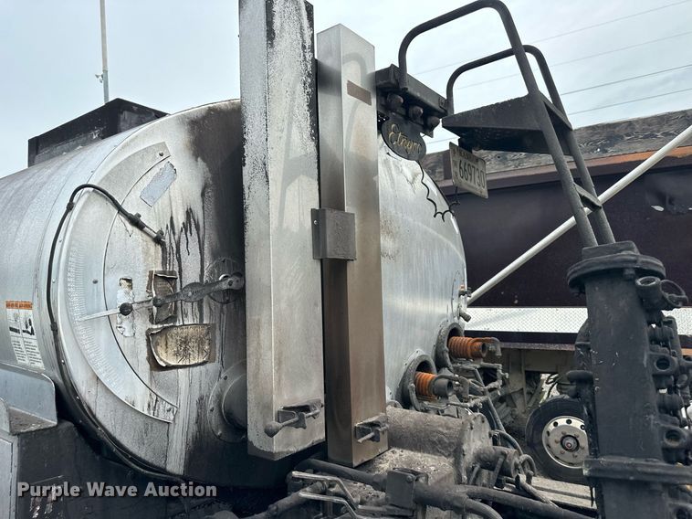 image for item DO5161 2013 International WorkStar 7300  oil distributor truck