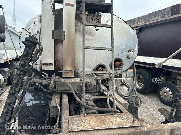 image for item DO5161 2013 International WorkStar 7300  oil distributor truck