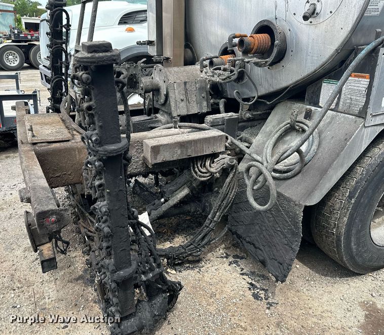 image for item DO5161 2013 International WorkStar 7300  oil distributor truck