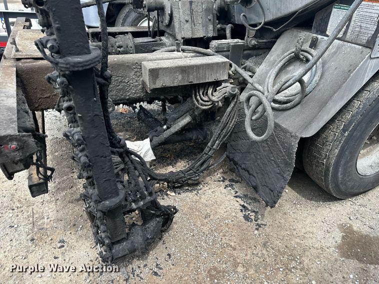 image for item DO5161 2013 International WorkStar 7300  oil distributor truck