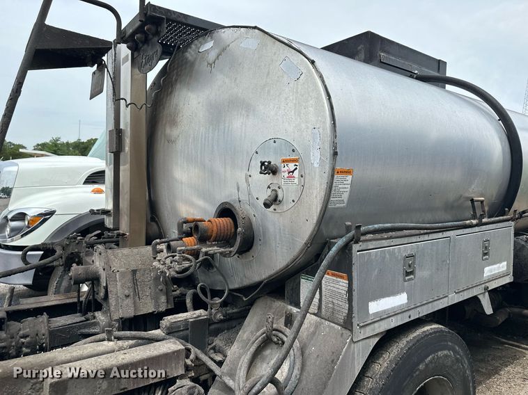 image for item DO5161 2013 International WorkStar 7300  oil distributor truck