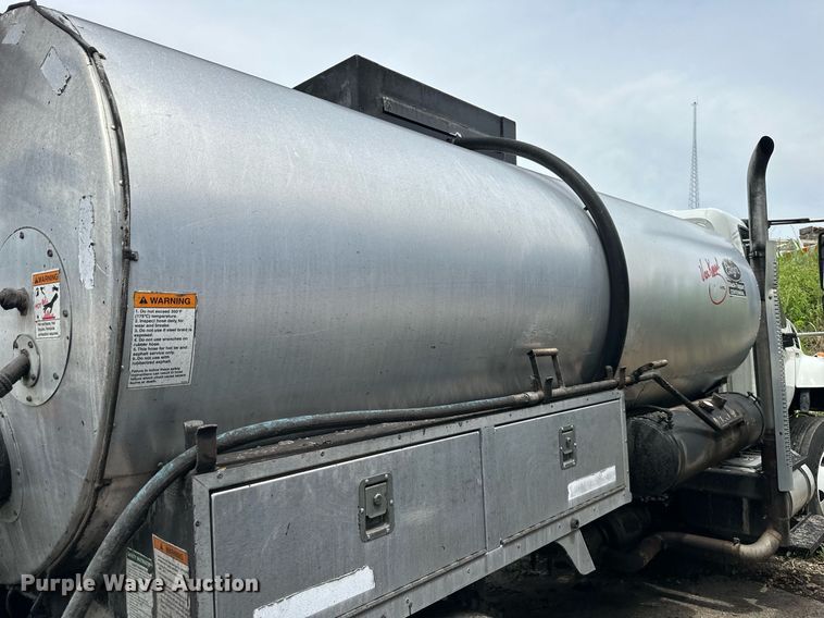 image for item DO5161 2013 International WorkStar 7300  oil distributor truck