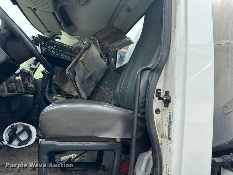 image for item DO5161 2013 International WorkStar 7300  oil distributor truck