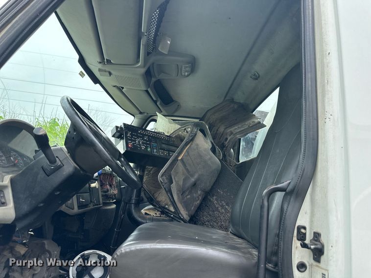 image for item DO5161 2013 International WorkStar 7300  oil distributor truck