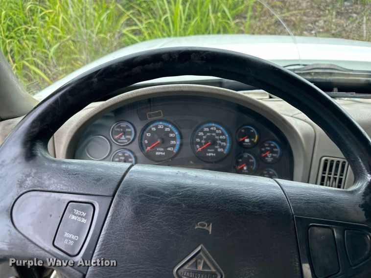 image for item DO5161 2013 International WorkStar 7300  oil distributor truck