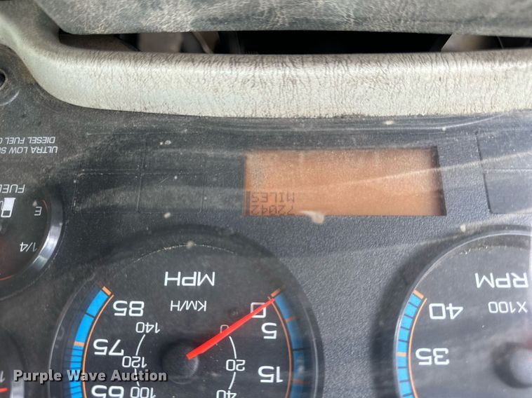 image for item DO5161 2013 International WorkStar 7300  oil distributor truck