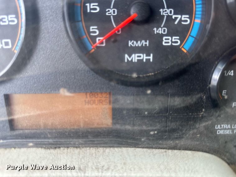 image for item DO5161 2013 International WorkStar 7300  oil distributor truck