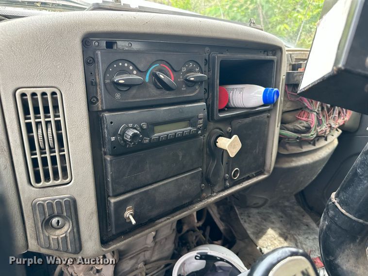 image for item DO5161 2013 International WorkStar 7300  oil distributor truck