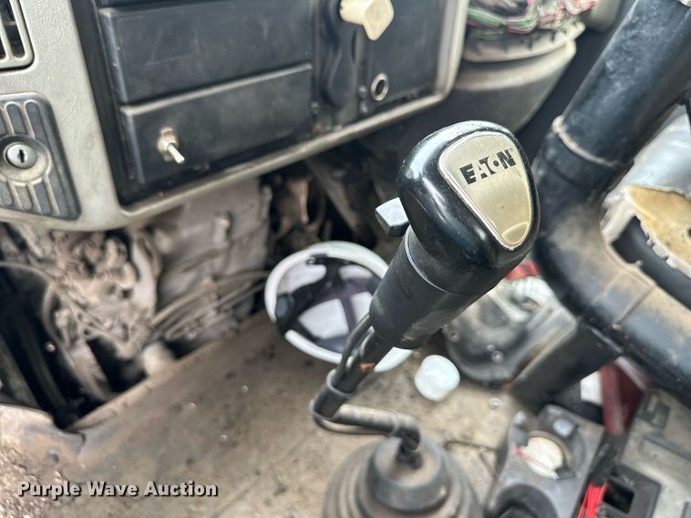 image for item DO5161 2013 International WorkStar 7300  oil distributor truck