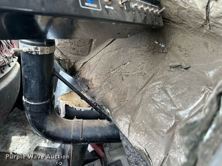 image for item DO5161 2013 International WorkStar 7300  oil distributor truck