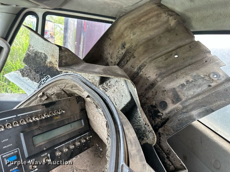 image for item DO5161 2013 International WorkStar 7300  oil distributor truck