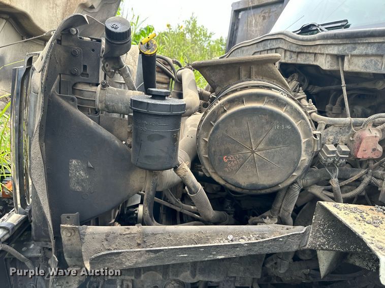 image for item DO5161 2013 International WorkStar 7300  oil distributor truck