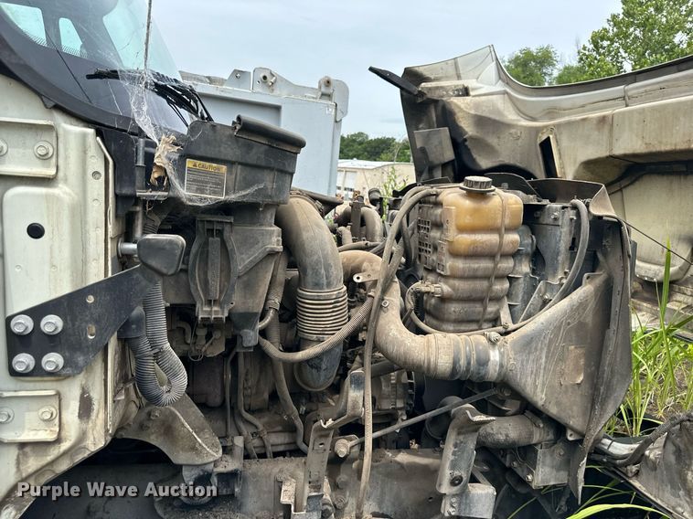 image for item DO5161 2013 International WorkStar 7300  oil distributor truck