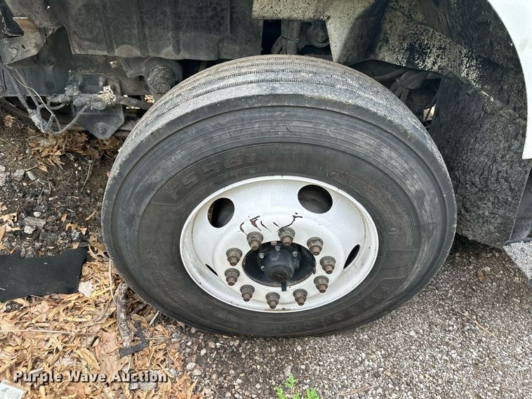 image for item DO5161 2013 International WorkStar 7300  oil distributor truck