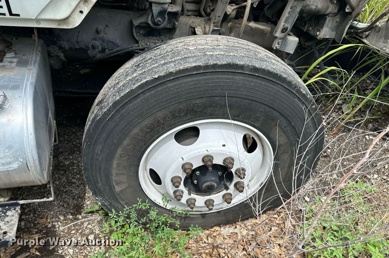 image for item DO5161 2013 International WorkStar 7300  oil distributor truck