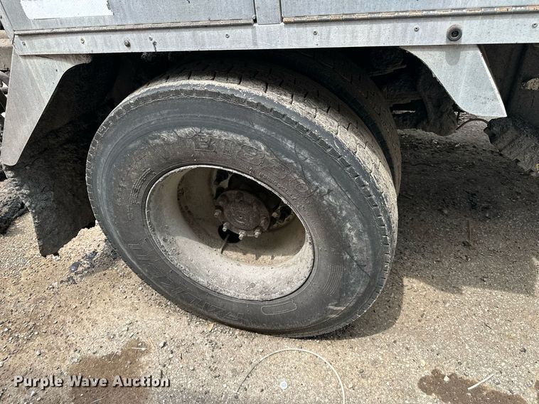 image for item DO5161 2013 International WorkStar 7300  oil distributor truck