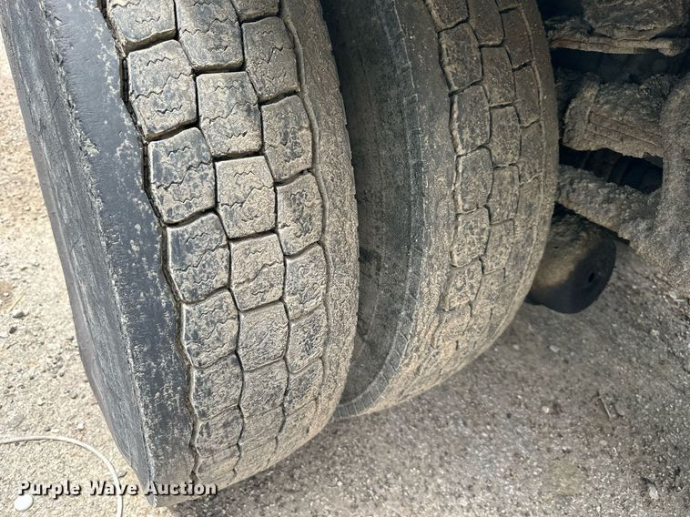 image for item DO5161 2013 International WorkStar 7300  oil distributor truck