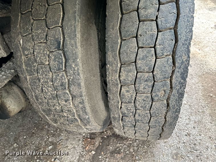 image for item DO5161 2013 International WorkStar 7300  oil distributor truck