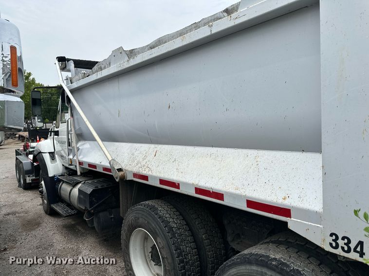 image for item DO5162 2015 International WorkStar 7400  dump truck