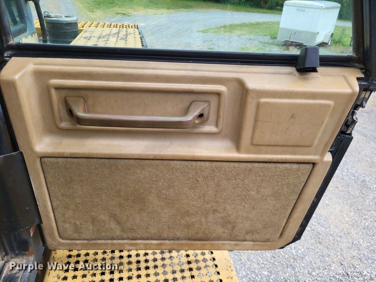 image for item DP5190 1993 Caterpillar Challenger 75C  tractor