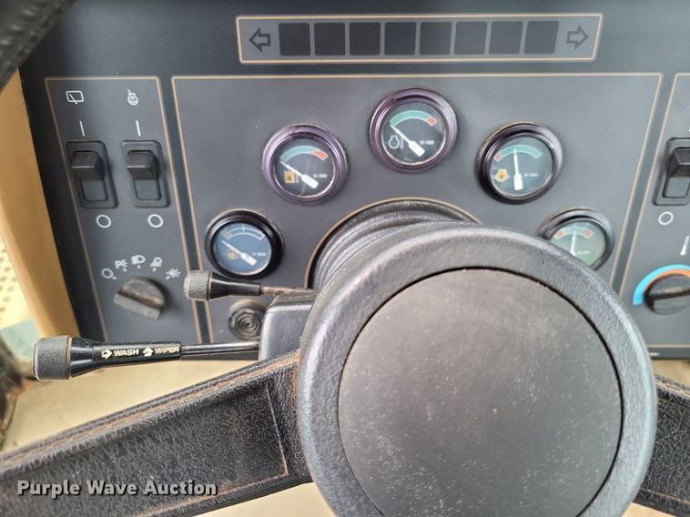 image for item DP5190 1993 Caterpillar Challenger 75C  tractor