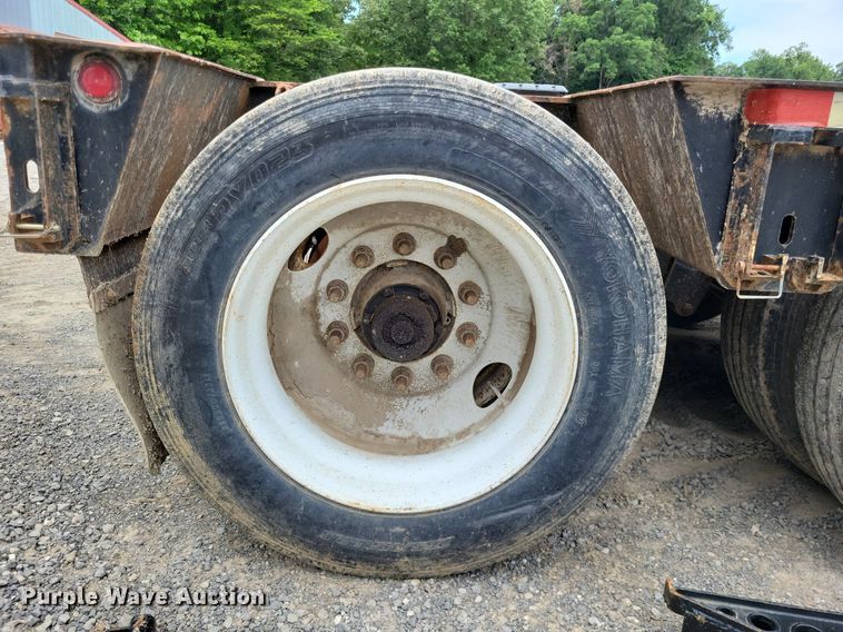 image for item DP5195 2008 Etnyre  equipment trailer