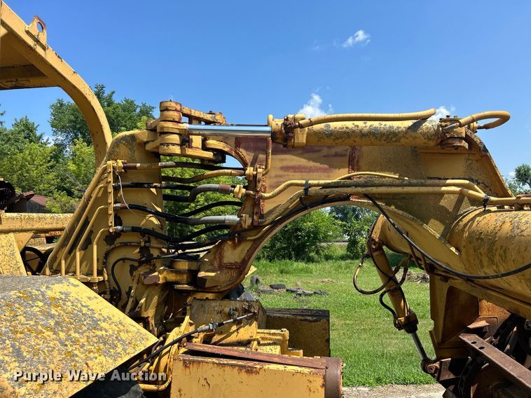 image for item DQ0838 1973 Caterpillar 613  elevating scraper