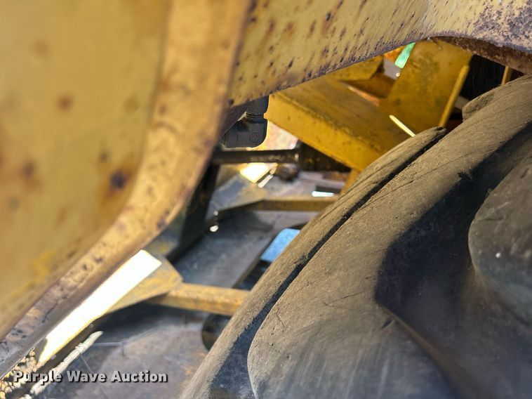 image for item DQ0838 1973 Caterpillar 613  elevating scraper