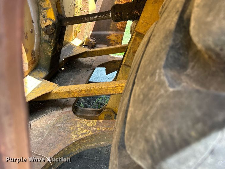 image for item DQ0838 1973 Caterpillar 613  elevating scraper