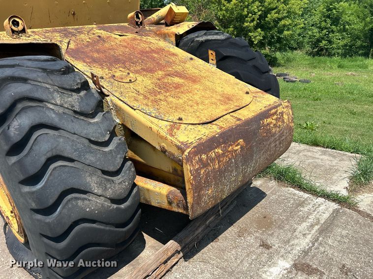 image for item DQ0838 1973 Caterpillar 613  elevating scraper