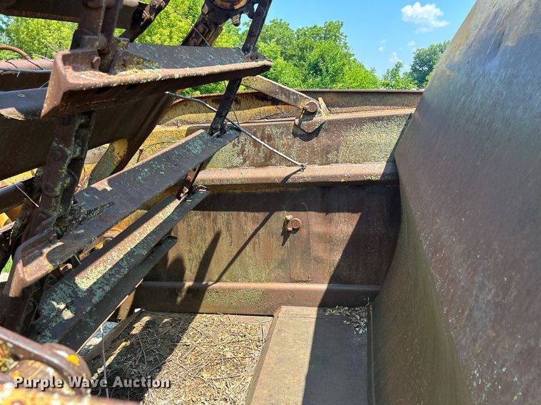 image for item DQ0838 1973 Caterpillar 613  elevating scraper