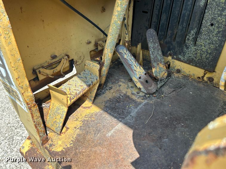 image for item DQ0838 1973 Caterpillar 613  elevating scraper