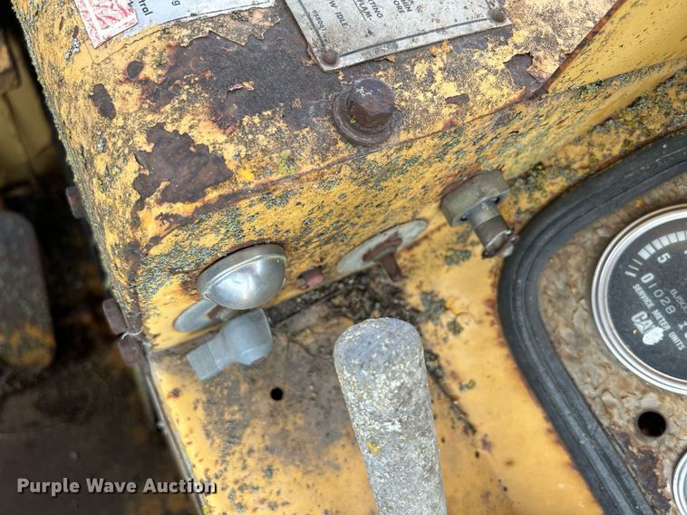 image for item DQ0838 1973 Caterpillar 613  elevating scraper