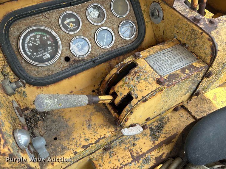 image for item DQ0838 1973 Caterpillar 613  elevating scraper