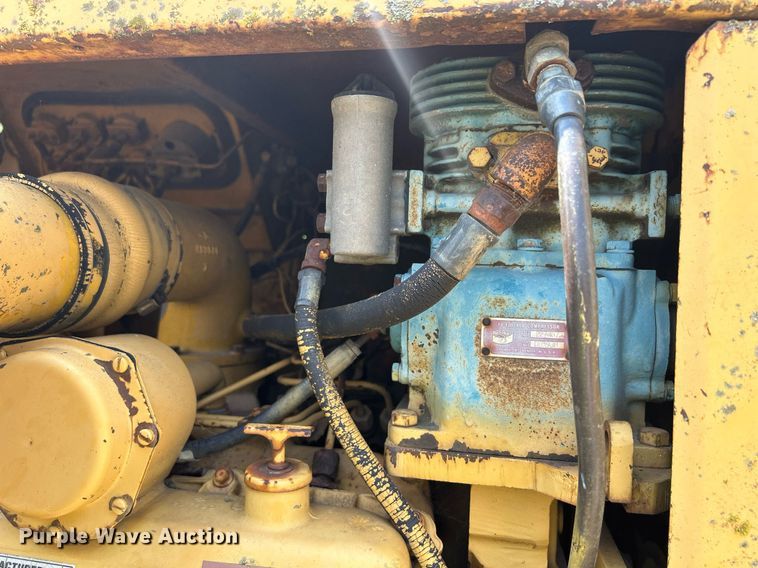 image for item DQ0838 1973 Caterpillar 613  elevating scraper