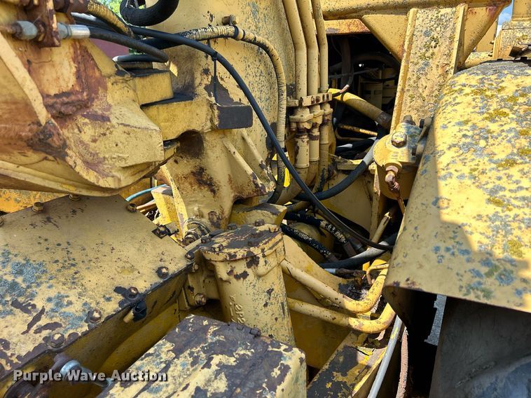 image for item DQ0838 1973 Caterpillar 613  elevating scraper