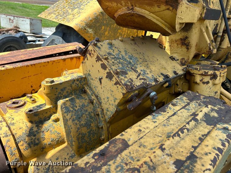 image for item DQ0838 1973 Caterpillar 613  elevating scraper