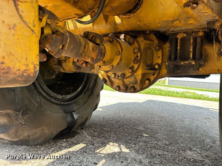 image for item DQ0838 1973 Caterpillar 613  elevating scraper