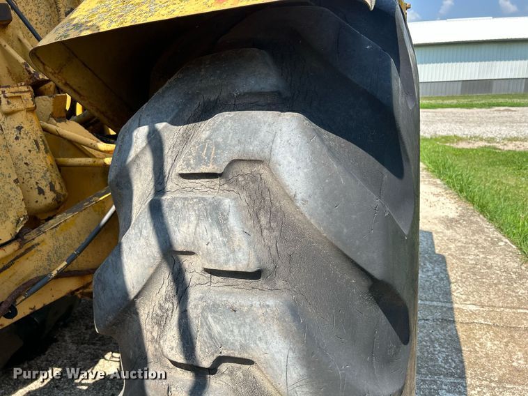 image for item DQ0838 1973 Caterpillar 613  elevating scraper