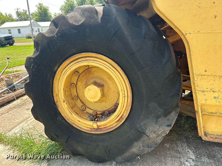 image for item DQ0838 1973 Caterpillar 613  elevating scraper