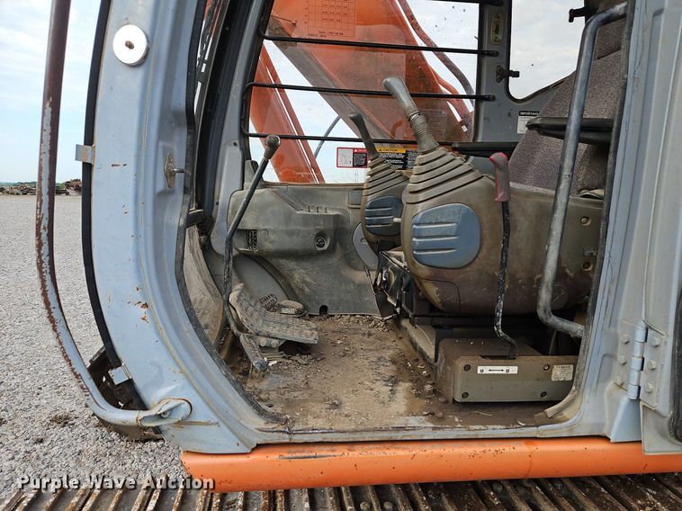 image for item DQ1790 1997 Hitachi EX200LC-5  excavator