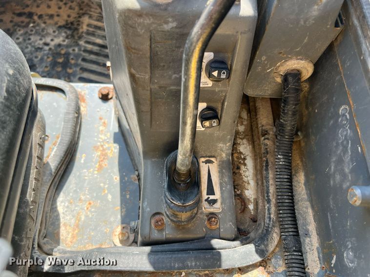 image for item DQ2114 2016 Takeuchi TL10  tracked skid steer loader