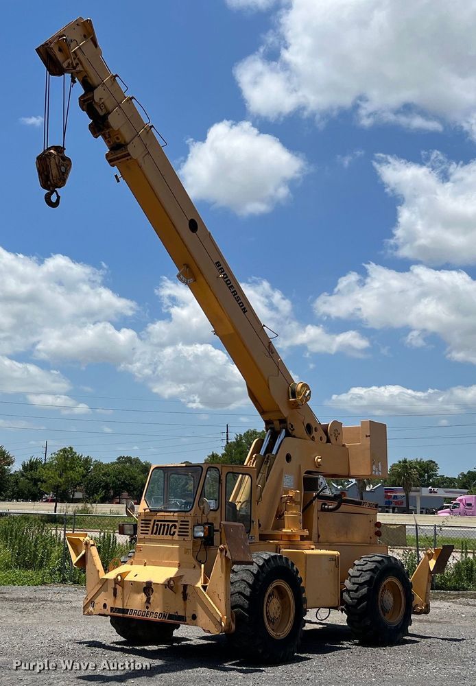 image for item DQ2116 1994 Broderson RT3002A  crane