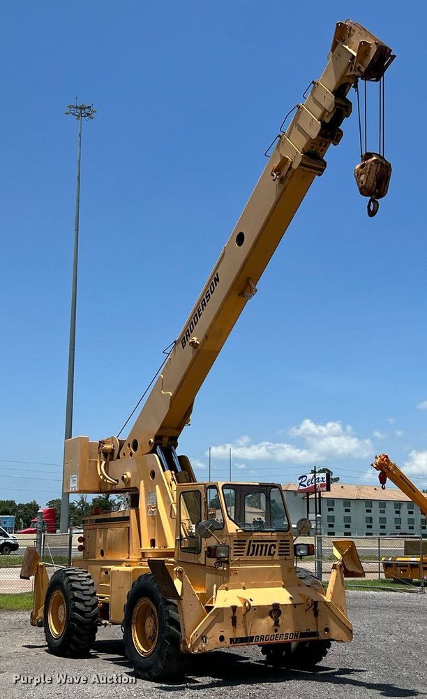 image for item DQ2116 1994 Broderson RT3002A  crane