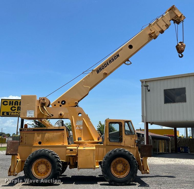 image for item DQ2116 1994 Broderson RT3002A  crane