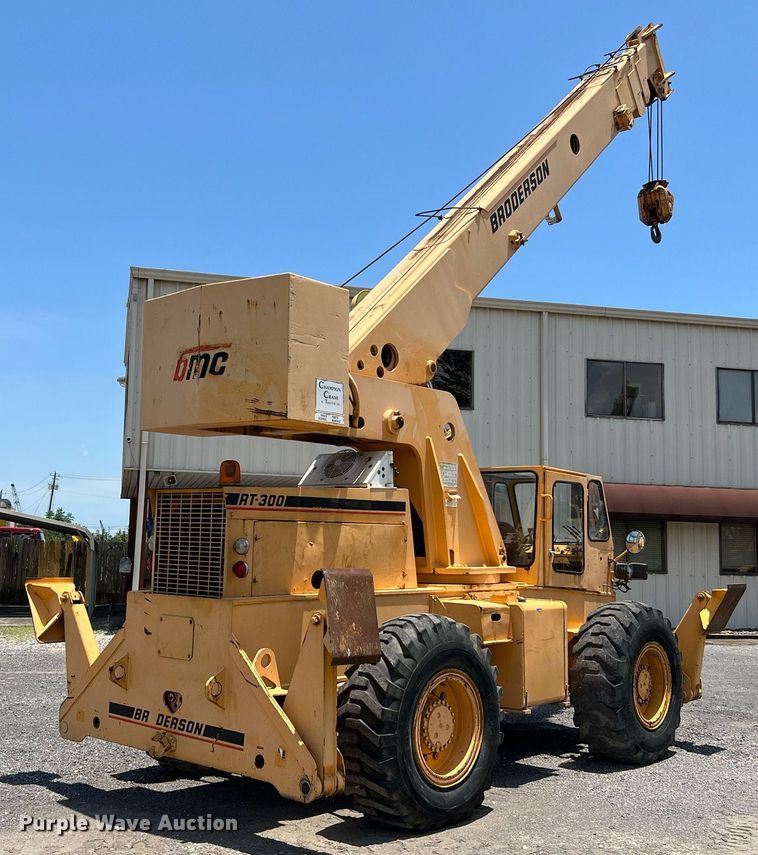 image for item DQ2116 1994 Broderson RT3002A  crane