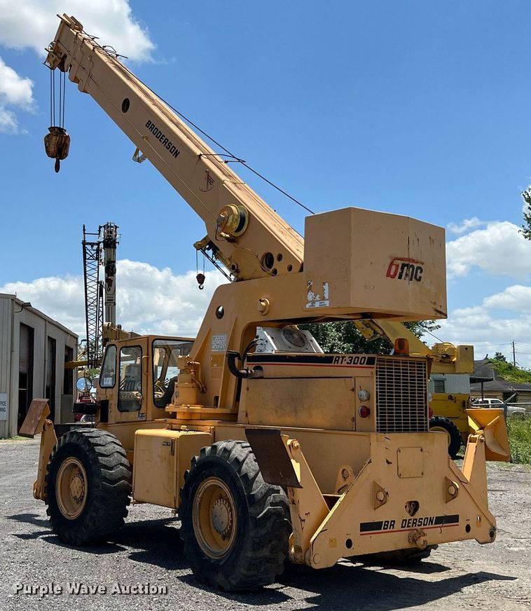 image for item DQ2116 1994 Broderson RT3002A  crane
