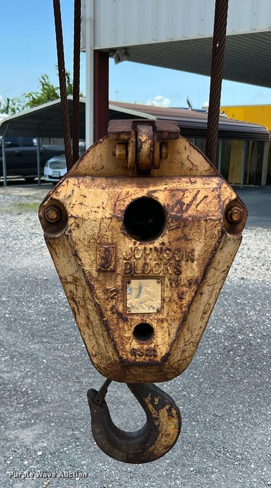 image for item DQ2116 1994 Broderson RT3002A  crane