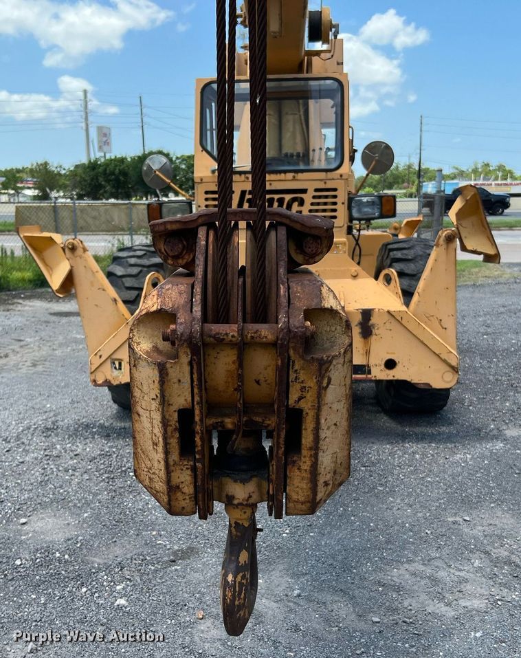 image for item DQ2116 1994 Broderson RT3002A  crane