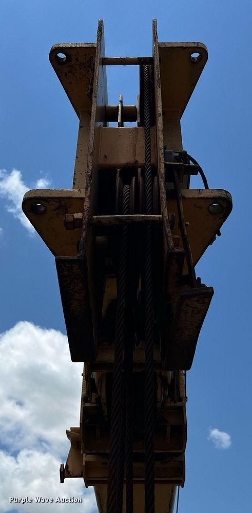 image for item DQ2116 1994 Broderson RT3002A  crane